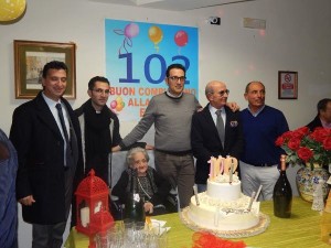 celebrati-a-corigliano-i-102-anni-della-signora-elena-sculco