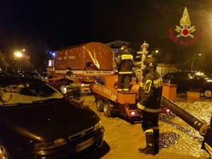 Fiume in piena sulla SS106 e nelle strade di Strongoli Marina, intervengono i Vigili del Fuoco4