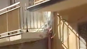 Cortocircuito provoca un principio di incendio all'esterno di una casa di Cirò Marina