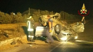 Incidente stradale nella zona industriale di Crotone, estratto un uomo inzuppato di carburante1