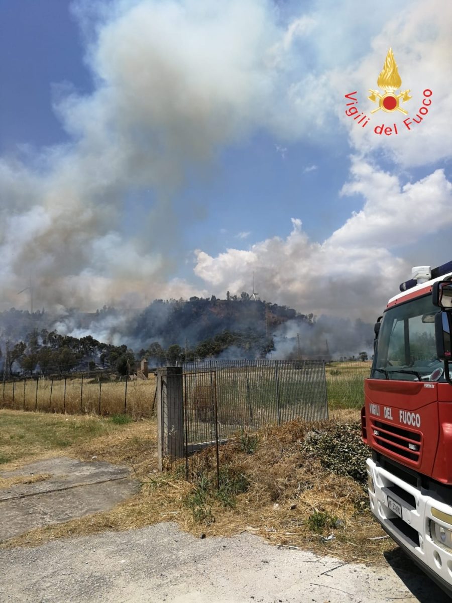 I Vigili Del Fuoco Impegnati In Azioni Di Contrasto Agli Incendi