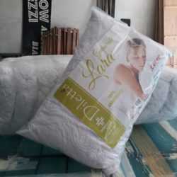 Cuscini trapuntati (una balla di cuscini a €3,90 l'uno)