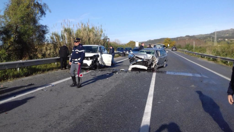 Incidente Mortale Sulla SS106: Scontro Frontale, Muore 69enne – IlCirotano