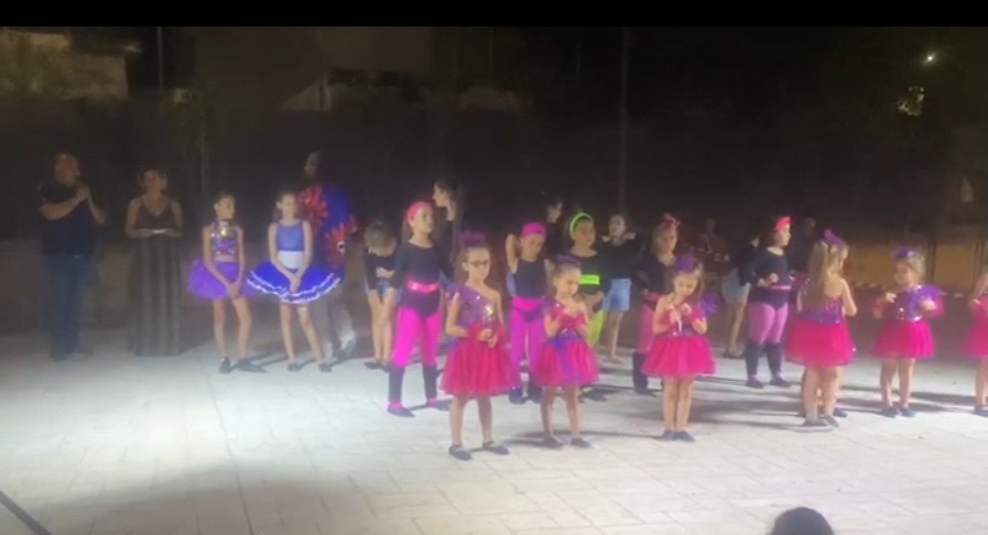 Celebrazione di danza a Perticaro una notte di passione e impegno